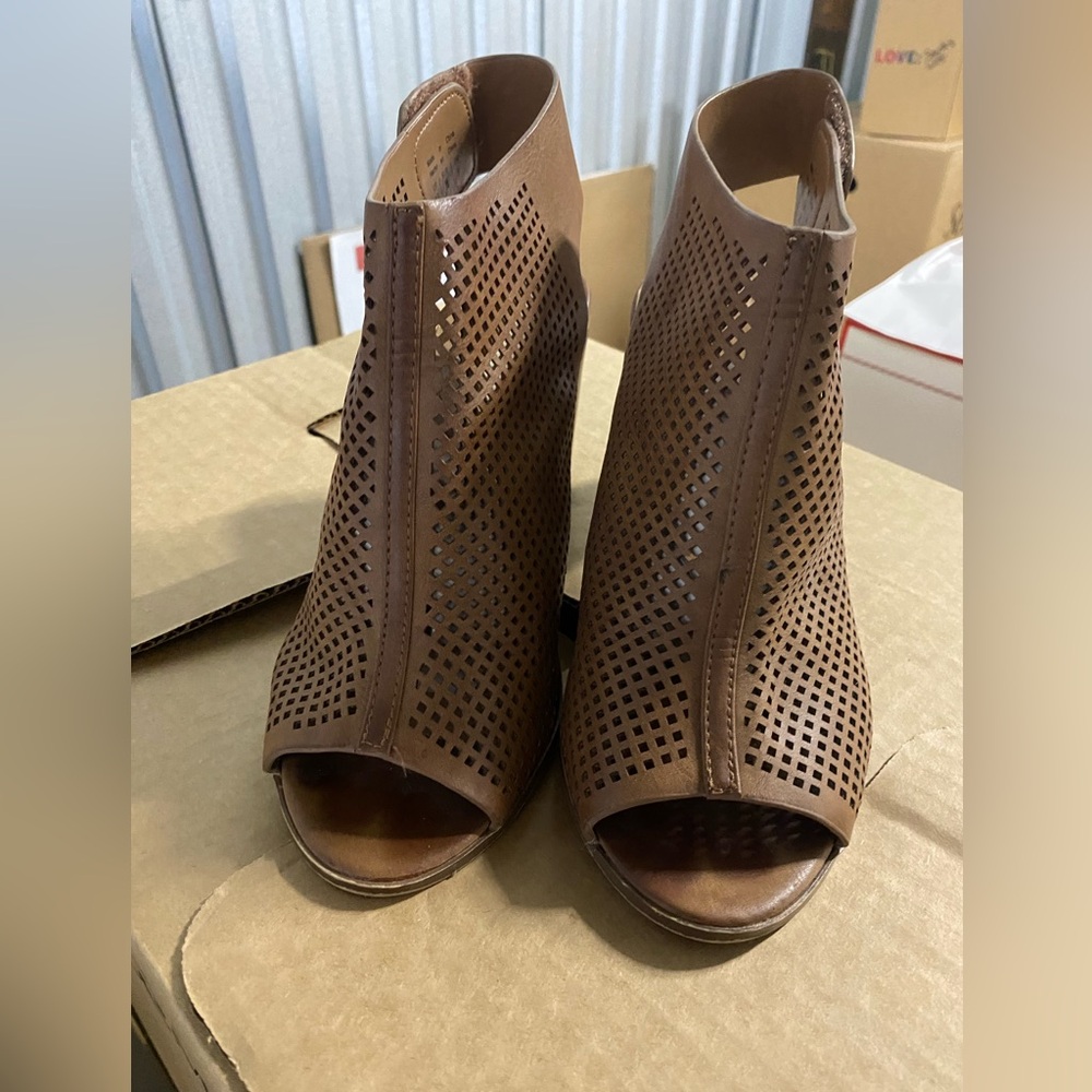Women’s Brown Pumps